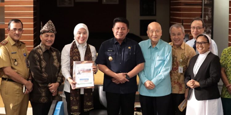HD Sarankan Gunakan Tanjak untuk Peserta Rapim PERDHAKI se Indonesia